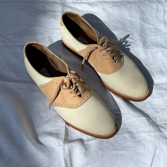 Guess by Marciano Shoes - Vintage Guess by Georges Marciano Saddle Oxford Shoes 9 White & Tan Nubuck